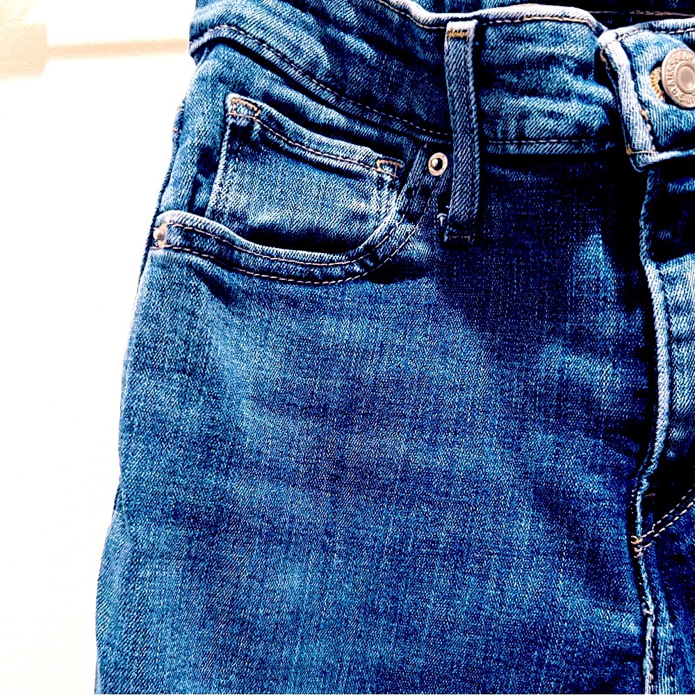 Levi’s ②⤴︎ - Picture 3 of 3